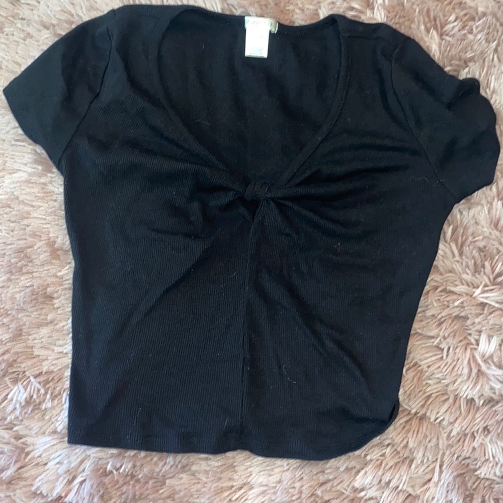 Short sleeved black crop top